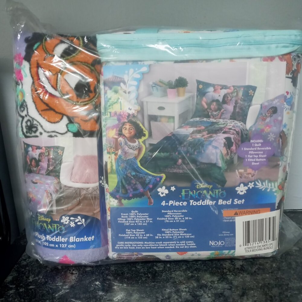 New Encanto 4-Piece Toddler Bed Set with Plush Blanket